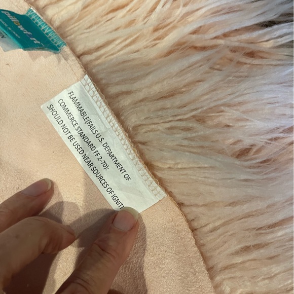 3' Faux Fur Round Kids' Rug Pink - by Pillowfort/Target New without tags - Picture 7 of 9